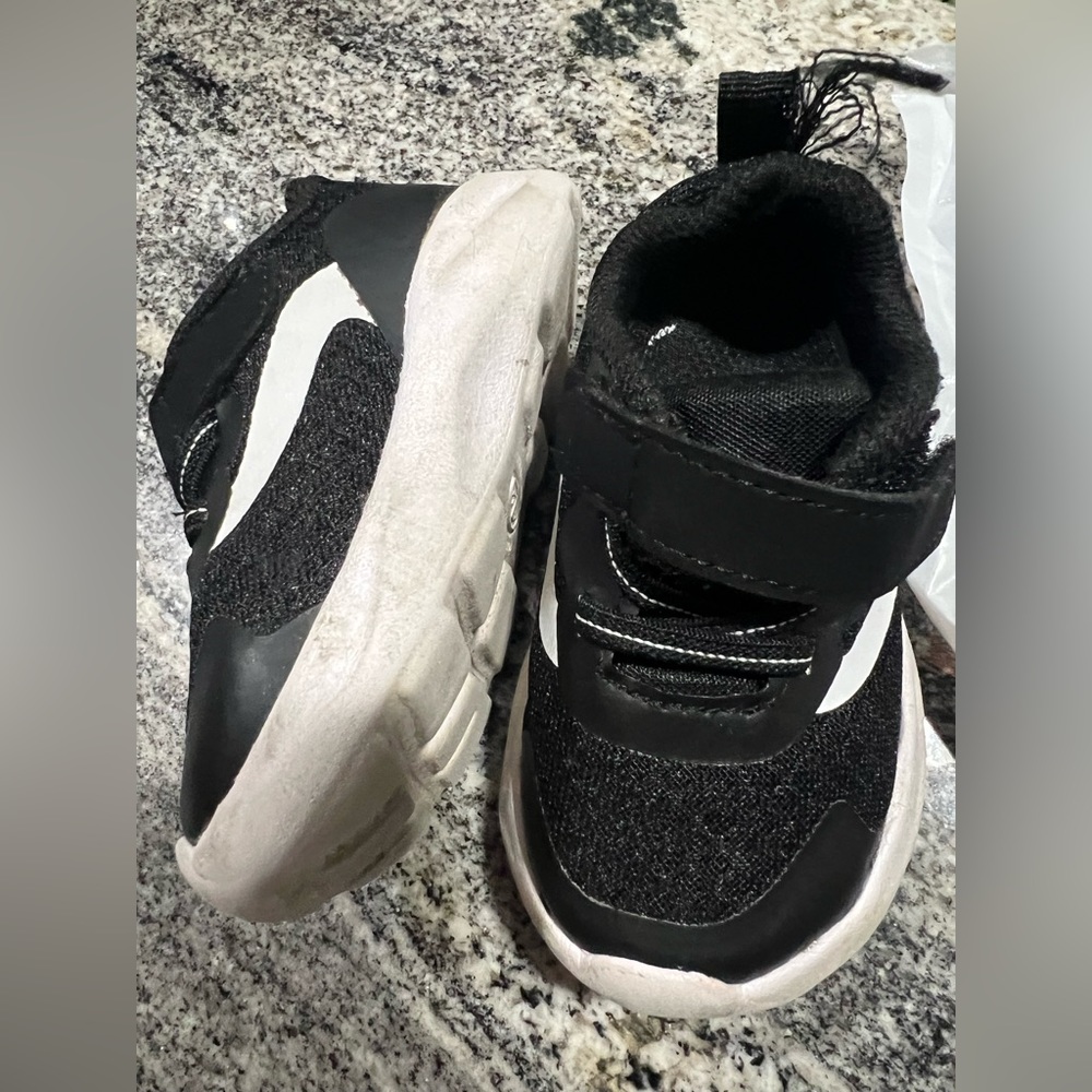 Size 4 easy to use baby shoes